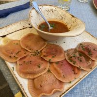 Ravioli con ripieno di piselli e spezzie con sugo di pomoro all’aglio  at Bistro 23 Four in Gozo