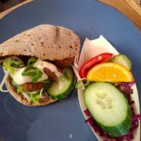 Broodje falafel met super lekkere knoflooksaus at Blote Voeten Park - Blote Voeten Hut in Brunssum