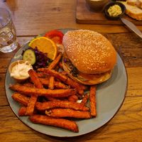 Vegan chicken burger with sweet potato fries and vegan mayo at Blote Voeten Park - Blote Voeten Hut in Brunssum