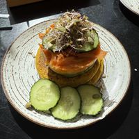 Pancake mit Avocado, Kichererbsenmus, Süsskartoffel  at REVIV in Malaga