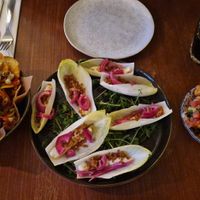 Nacho's, witlofbootjes met tempeh en maïskoekjes at De Nieuwe Kantine in Arnhem