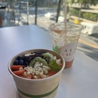 Lilikoi bowl and Waikiki bliss smoothie   at ALO in Honolulu