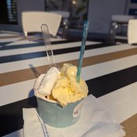 Helado de yogur y vainilla veganos at Kafé Glacé in Alicante