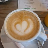 Cappuccino mit hafermilch at Sneak In in Vienna