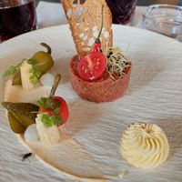 "Tartar Vegan" made from soy with pickles, carrots, parsnips, capers, margarine - comes with toast (18.90) at Baumbar in Kaprun