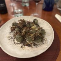 Gnocchi all’ortica con pesto di nocciole, chips di  carciofi, e polvere di trombette dei morti   at Vis à Vis cucina&eventi in Orvieto