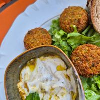 Falafel mit veganem Dip at Amaranto Bistrot in Finale Ligure