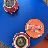 raspberry eklair and iced americanos at Eklerownia in Gdansk