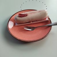 Erdbeeren Eclair at Eklerownia in Gdansk