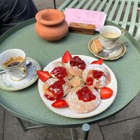 vegan pancakes and cappuccino at Verlan in Hamburg