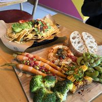 Vegan nachos en plank (moestuin?)   at Strandpaviljoen Twaalf in Den Hoorn