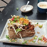 Sticky tempeh sandwich at Pura Vida Foodbar - West in West-terschelling