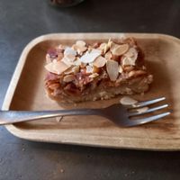Salted-caramel nutbar, vegan at Pura Vida Foodbar - West in West-terschelling