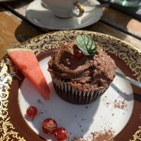 Kleiner Cappuccino und Schokomuffin at Oh Circle in Munich