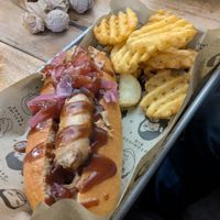 Hot dog con pulled pork y bbq at Beat in Lleida