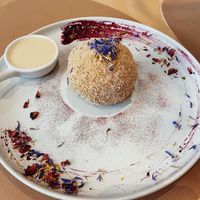 Kartoffelknödel mit Bratapfefüllung und Vanillesoße   at Coolinarik in Salzburg