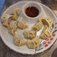 Vegan fried dumplings jiānjiăo 煎饺 

15rmb small portion 
 at Shi Zhiqian - 释之谦 - Maybe closed in Dali