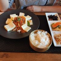 Warmes Kimchi + Tofu + Gemüsebeilagen at ONNI in Luebeck