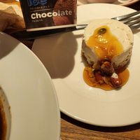 Cheesecake and ice cream at 2foods - Yaechika in Tokyo