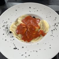 Raviolonis de calabaza y seitán con salsa de tomate  at Ordesa 88 in Ainsa