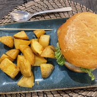 Hamburguesa con patatas  at Ordesa 88 in Ainsa