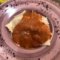 Raviolones de calabaza y seitán con tomate y albahaca  at Ordesa 88 in Ainsa