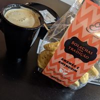 Oat milk latte with vegan cookies at A Confeitaria in Funchal