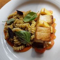 Penne de quinoa e pesto,  e espetada de todo com ananás at Cor de Tangerina in Guimaraes
