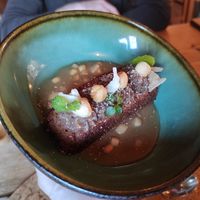 Bolo de farinha de bolota e avelãs com molho de maçã e limão at Cor de Tangerina in Guimaraes