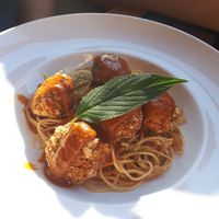Spaguetti com almôndegas de tofu at Cor de Tangerina in Guimaraes