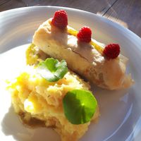 Filo de tofu e legumes com purê de batatas at Cor de Tangerina in Guimaraes