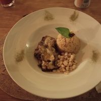 Tofu no forno com cebolada de urtigas, salada de chuchu e couscous at Cor de Tangerina in Guimaraes