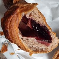 Blackberry and elderflower croissant at CheBon in Venice