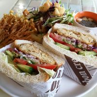 Vegetarian sandwich with saland and tempura. 卡拉G /猴菇排三明治 at Shū Shānghào - 蔬商號 in Hualien