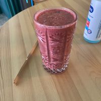 red smoothie at Nudie Foodie in Athens