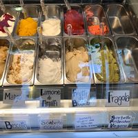 Bis auf das Biscotto sind diese Sorten vegan.  at La Casa del Dolce in Salo