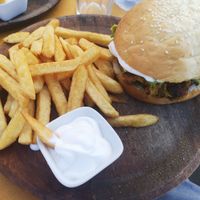 Fries with vegan mayonnaise at Chez Tonton in Messanges