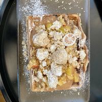 Apple Crumble Waffel #Veganuary at Brot & Stühle in Ulm