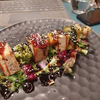 Brocheta de tofu. Primer plato del menú del día. at Porta Ferro in Manresa