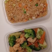 Vegan garlic & mixed vegetables fried rice. Vegan stir fry tofu with broccoli, ginger & garlic. at Paw Paw in Banbury