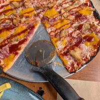 American veggie pizza at Cachivache in La Cabrera