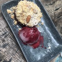 Crumble pomme cassis et son sorbet   at Le Cachotier in Carcassonne