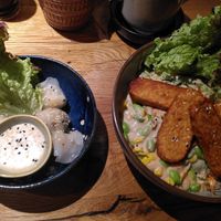 Ha Cao Bällchen, Bowl mit Tempeh und Quinoa etc. at Udum in Cologne