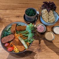 Tempeh bowl. Tofu tempura at Udum in Cologne
