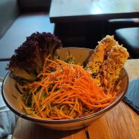 Bowl with udon noodles and rice flake tofu at Udum in Cologne