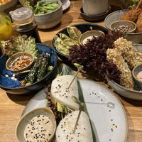 Bao bao, frittierte Tofusticks, Algen-ummantelte Sticks und und und   at Udum in Cologne