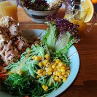 Pagoda Bowl mit Tofu, Udon Nudeln und Edamame at Udum in Cologne