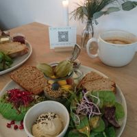 The vegan breakfast at Café Kofje in Hamburg