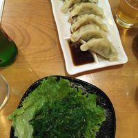 Vegetables gyoza and seaweed salad at Les Pâtes Volantes in La Rochelle