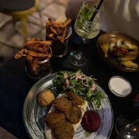 Falafels with hummus & flatbread! Labelled vegan on their menu ☺️ So good! 10/10 for me!   at Lola Bar in Hvar